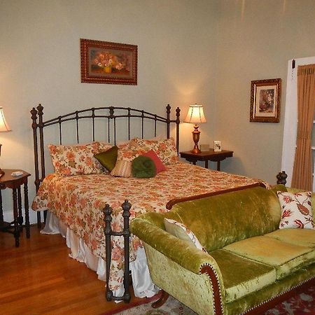 Sandstone Street Bed And Breakfast Llano Chambre photo