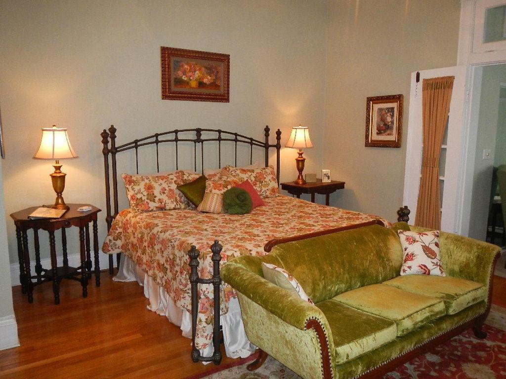 Sandstone Street Bed And Breakfast Llano Chambre photo